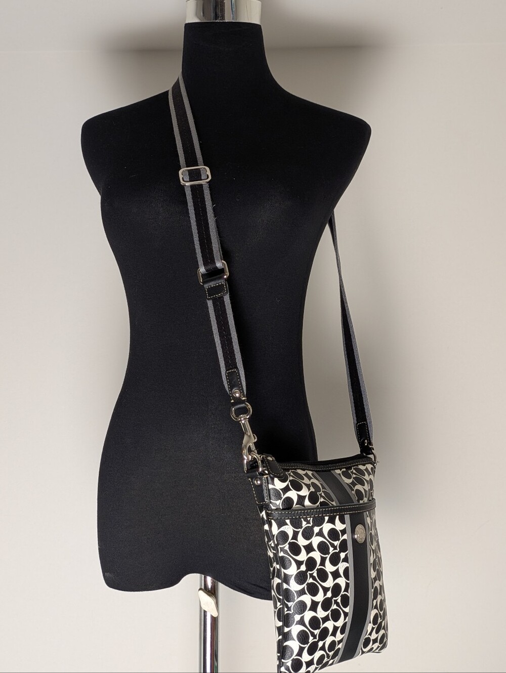 Coach Signature Swingpack Crossbody Bag | Leather & PVC | Classic Coach Style